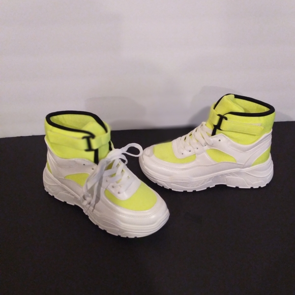 Woman's Cape Robbin Yellow Unity Sneaker size 8 - Picture 6 of 6